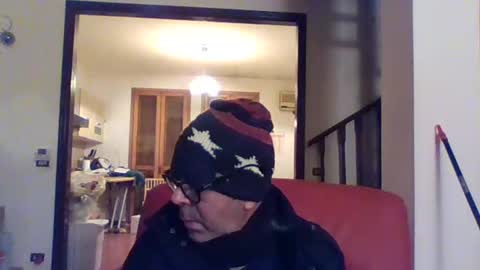Snapshot of camomilla72 chatting on 4, 3, 2025 Cristian online show from 4, 3, 2025