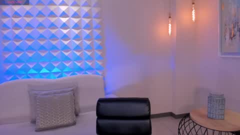  Candanse R  online show from 18, 4, 2026