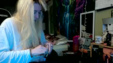 Candi online show from 4, 6, 2026