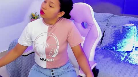 Snapshot of candy_brunette_18 chatting on 16, 10, 2025 Candy online show from 16, 10, 2025