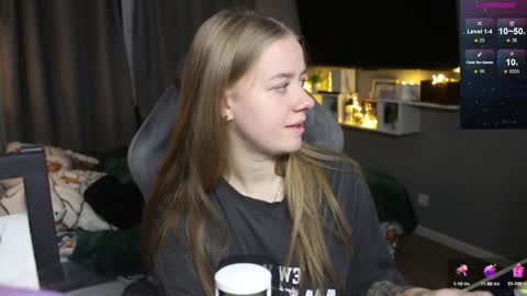 Snapshot of candy_meggie chatting on 16, 12, 2024 Megan online show from 16, 12, 2024