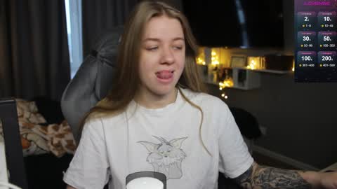 Snapshot of candy_meggie chatting on 2, 1, 2025 Megan online show from 2, 1, 2025