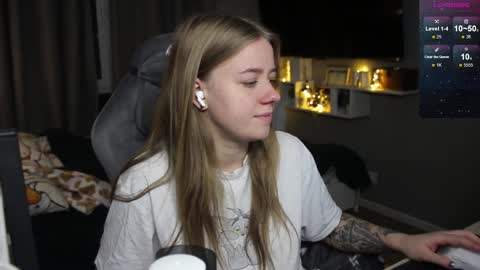 Snapshot of candy_meggie chatting on 2, 1, 2025 Megan online show from 2, 1, 2025