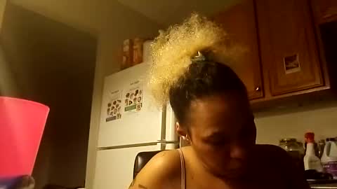 Snapshot of candyredxo2024 chatting on 15, 10, 2025 candyredxo2024 online show from 15, 10, 2025
