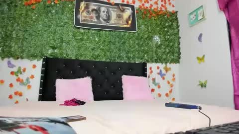 Snapshot of candysexi_10 chatting on 4, 1, 2025 candysexi_10 online show from 4, 1, 2025