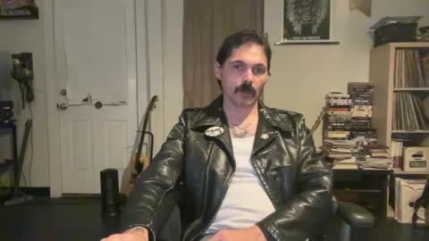 Snapshot of cantleavethehouse chatting on 1, 1, 2025 cantleavethehouse online show from 1, 1, 2025