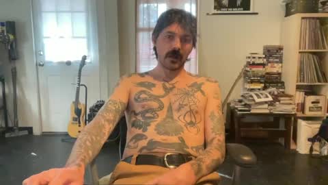 Snapshot of cantleavethehouse chatting on 10, 1, 2025 cantleavethehouse online show from 10, 1, 2025