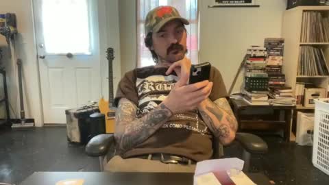 Snapshot of cantleavethehouse chatting on 23, 2, 2025 cantleavethehouse online show from 23, 2, 2025