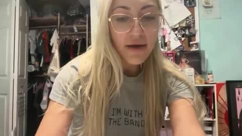 Snapshot of canyousendmemoney chatting on 1, 3, 2026 baby online show from 1, 3, 2026