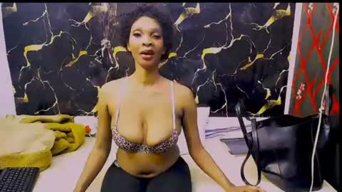 caramelminxx_ online show from 15, 6, 2026