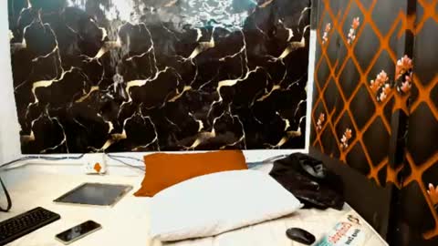 caramelminxx_ online show from 3, 7, 2026