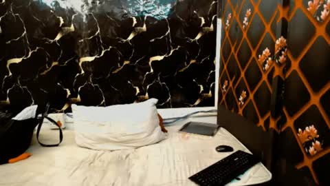 caramelminxx_ online show from 10, 7, 2026