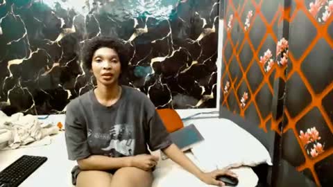 caramelminxx_ online show from 12, 7, 2026