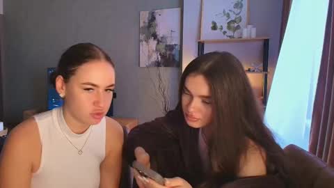 caressyourself online show from 26, 11, 2025