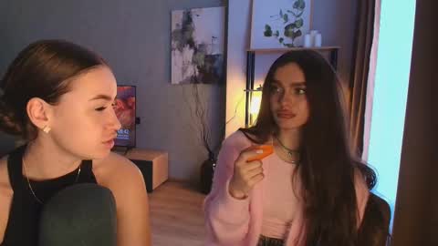 caressyourself online show from 27, 11, 2025