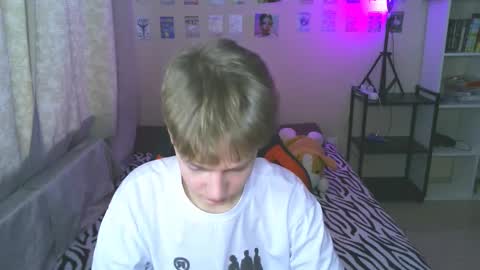 Snapshot of carl_kvirrr chatting on 16, 12, 2024 Carl online show from 16, 12, 2024