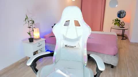 Alejandra online show from 6, 3, 2026