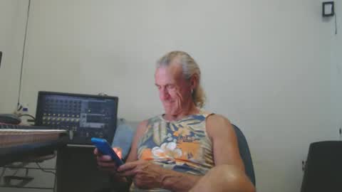 Snapshot of carlos2557 chatting on 9, 2, 2026 carlos online show from 9, 2, 2026