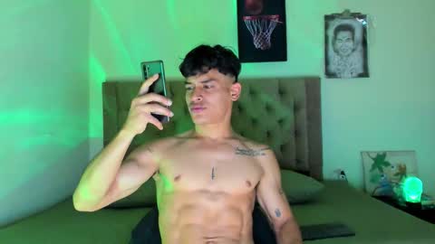 Snapshot of carloshero69 chatting on 27, 11, 2025 carloshero69 online show from 27, 11, 2025