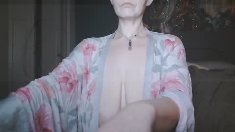 Snapshot of carlysmiles chatting on 27, 12, 2024 Carly Smiles online show from 27, 12, 2024