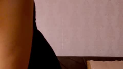 CaroJhones online show from 1, 12, 2025