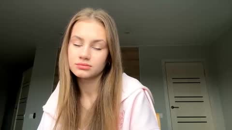 Snapshot of carolecronan chatting on 18, 12, 2025 Lisa online show from 18, 12, 2025