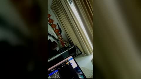 caroline_333 online show from 6, 3, 2026