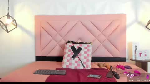 Snapshot of caroline_daring chatting on 10, 6, 2026 caroline daring online show from 10, 6, 2026