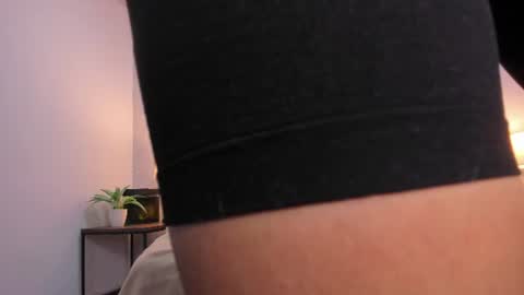 Snapshot of caroline_dh chatting on 27, 6, 2026 Caroline online show from 27, 6, 2026