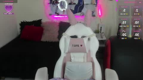 Snapshot of caroline_lenox chatting on 9, 1, 2025 Caroline Lenox online show from 9, 1, 2025