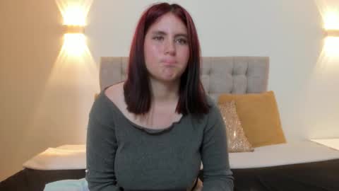 Snapshot of caroline_tim chatting on 2, 10, 2025 Caroline online show from 2, 10, 2025