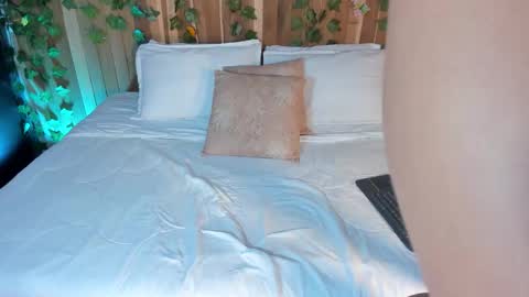 Caroline online show from 2, 2, 2026