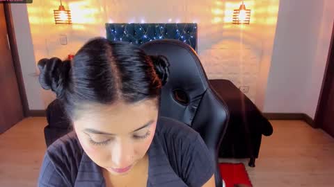 Snapshot of carolinescoth_dl chatting on 1, 2, 2025 Caroline Scoth online show from 1, 2, 2025