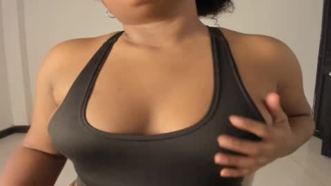 Snapshot of carolinnagomez chatting on 1, 3, 2026 Caro online show from 1, 3, 2026