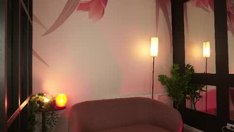 Snapshot of cassie_palmer chatting on 23, 7, 2026 Hello my name is Cassie and my friend Nilo is also here online show from 23, 7, 2026
