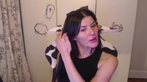 cassiealvarez online show from 5, 10, 2025