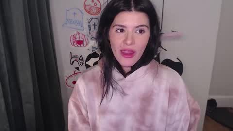 cassiealvarez online show from 13, 10, 2025