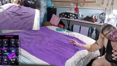 castrated julie online show from 29, 11, 2025