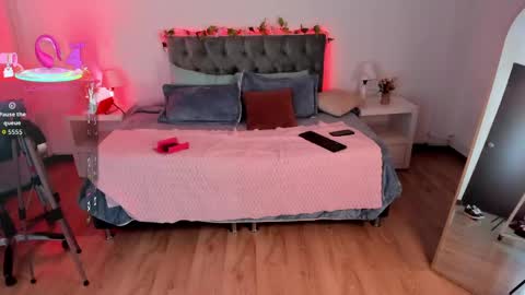 Snapshot of cat__moon__ chatting on 26, 4, 2026 Karol online show from 26, 4, 2026