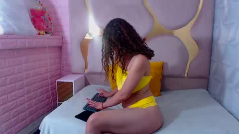 Snapshot of cathaleyahh chatting on 1, 1, 2025 cathaleyahh online show from 1, 1, 2025