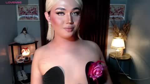 Snapshot of catherine_louise chatting on 17, 10, 2025 cath online show from 17, 10, 2025