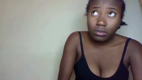 Snapshot of cathia_bella chatting on 6, 7, 2026 cathia_bella online show from 6, 7, 2026