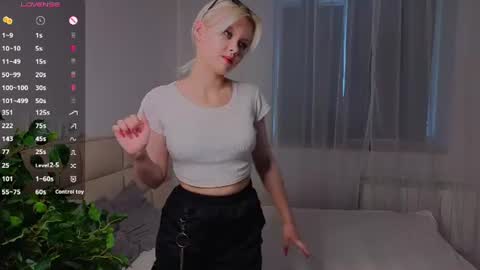 Snapshot of cathiearzabala chatting on 17, 7, 2026 Mia online show from 17, 7, 2026
