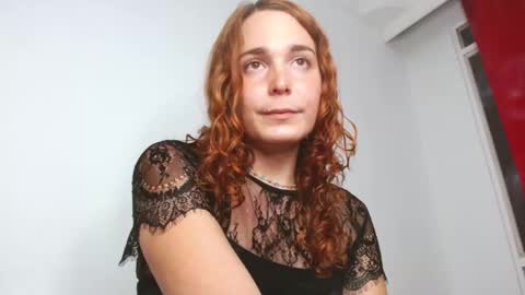 Snapshot of catnessa_ chatting on 24, 12, 2024 Catalina Restrepo online show from 24, 12, 2024