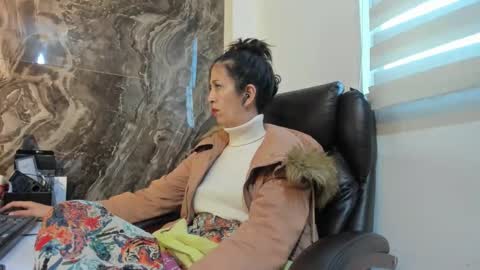 CATT EVANS online show from 20, 12, 2025