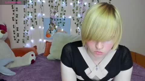 cattie_w_ online show from 22, 10, 2025