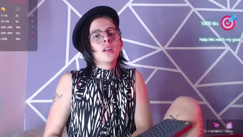 Snapshot of cava_pretty chatting on 5, 1, 2025 cava_pretty online show from 5, 1, 2025