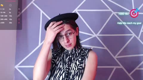 Snapshot of cava_pretty chatting on 6, 1, 2025 cava_pretty online show from 6, 1, 2025