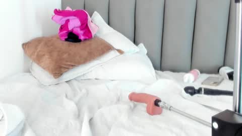 celeste_smmith_ online show from 25, 2, 2025