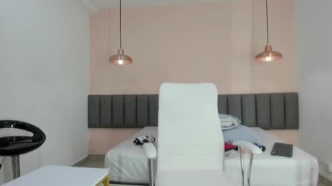 celeste_smmith_ online show from 26, 2, 2025